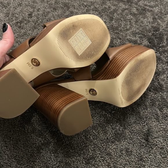 MICHAEL KORS LEATHER SANDAL HEELS - Picture 5 of 6